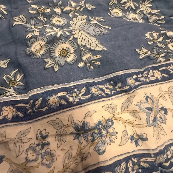 Pair Pottery Barn king shams - Picture 3 of 11